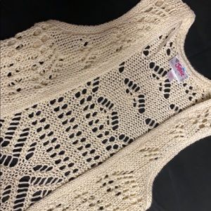 Cream knit vest with fringes